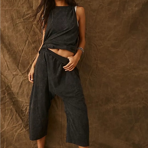 FP Movement Hot Shot Relaxed Set NWT (top and bottom included) Black Nior - Picture 1 of 1